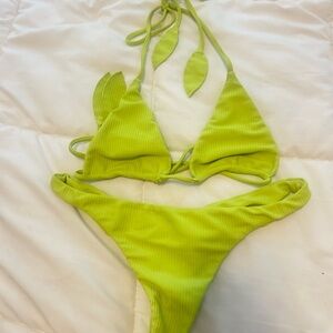 benoa starfruit 🍈
s mariko top + L alana bottoms
looking for trades/offers $90+